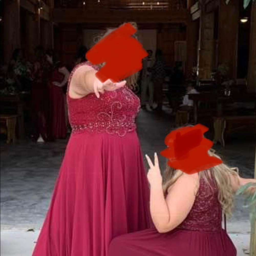 Burgundy formal dress. Bridesmaid/Prom dress. Size 16/18 - Picture 4 of 4